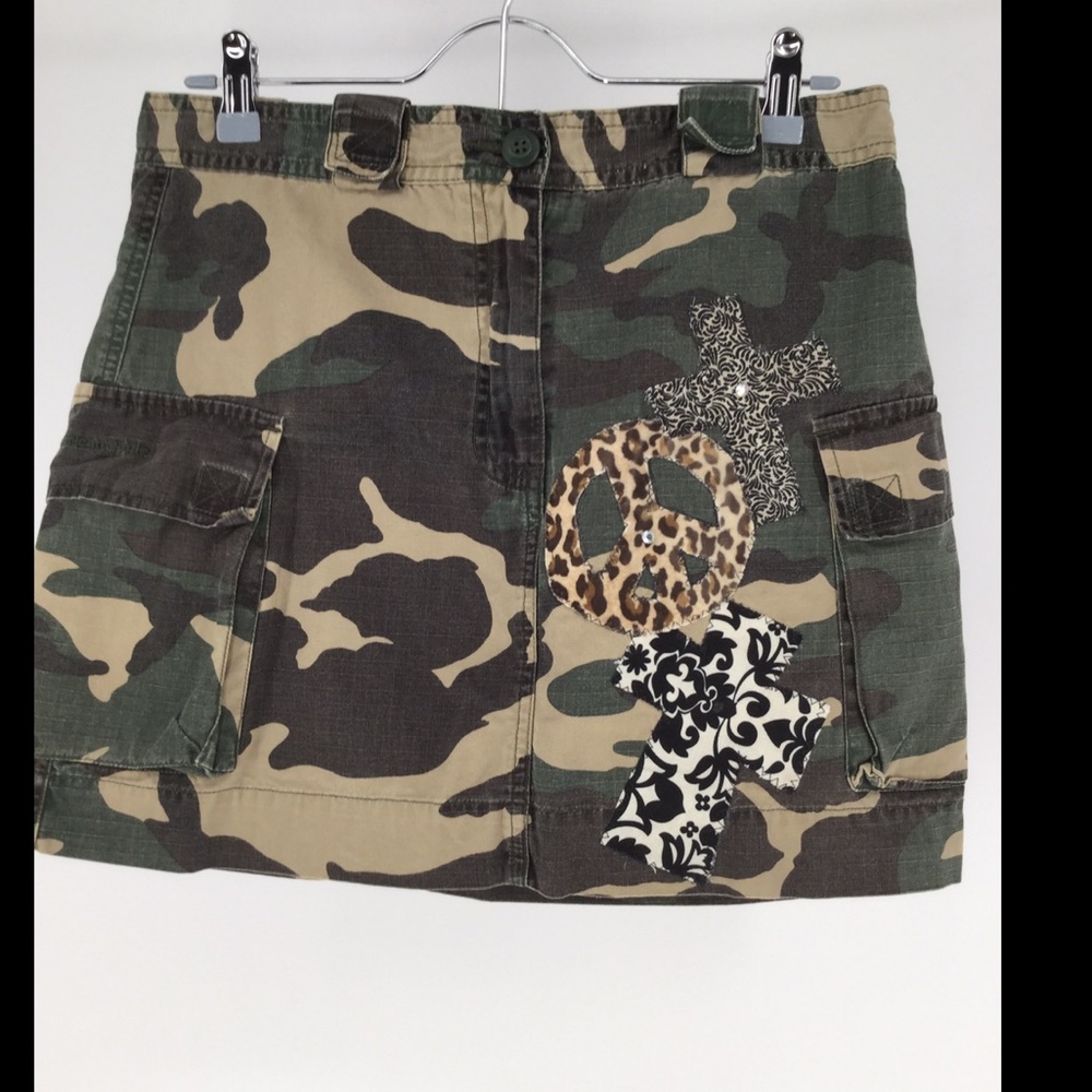 American Eagle outfitters (6 ) camo mini skirt